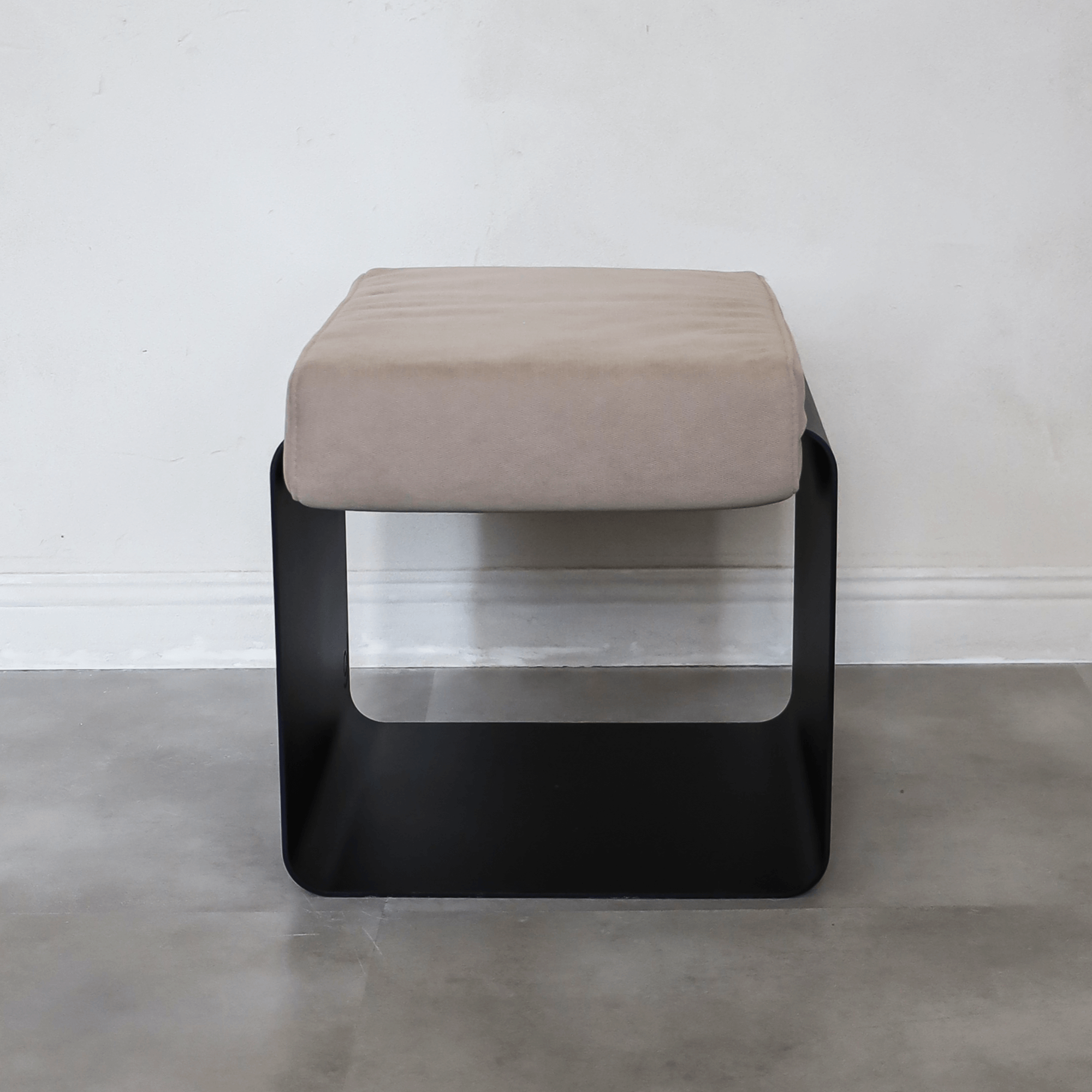 Lofalo Compact Module Metal Seat Minimalist Metal Bench or Pouf for Modern Interiors