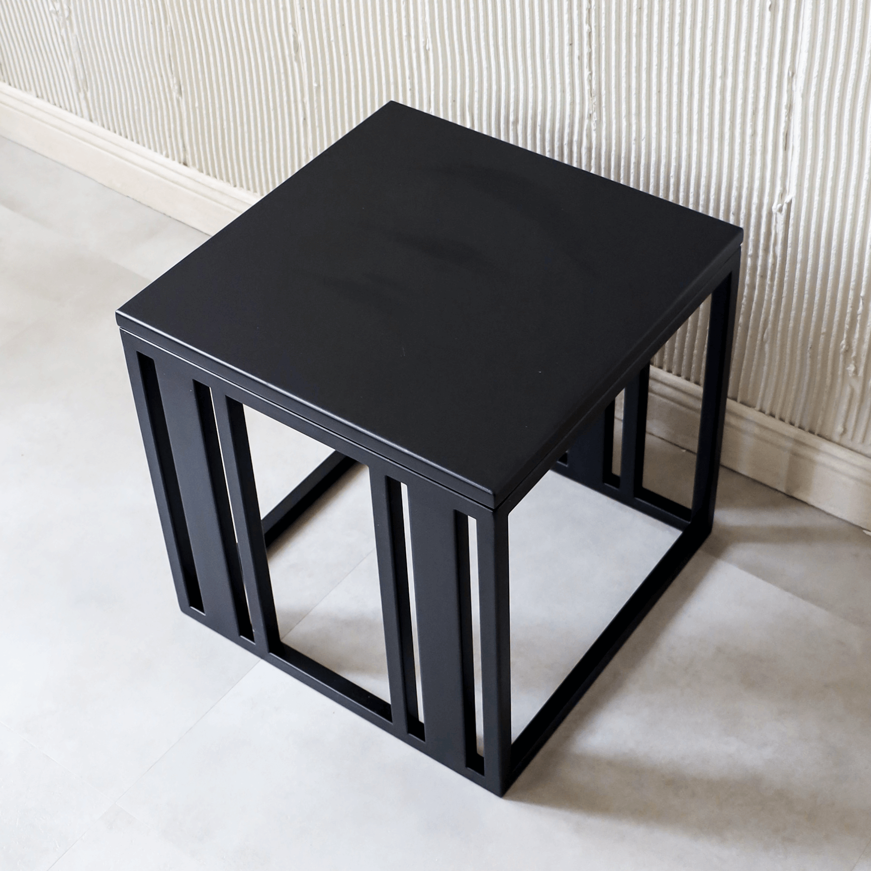 Lofalo Compact Small Metal Table Shop High-end modern metal furniture